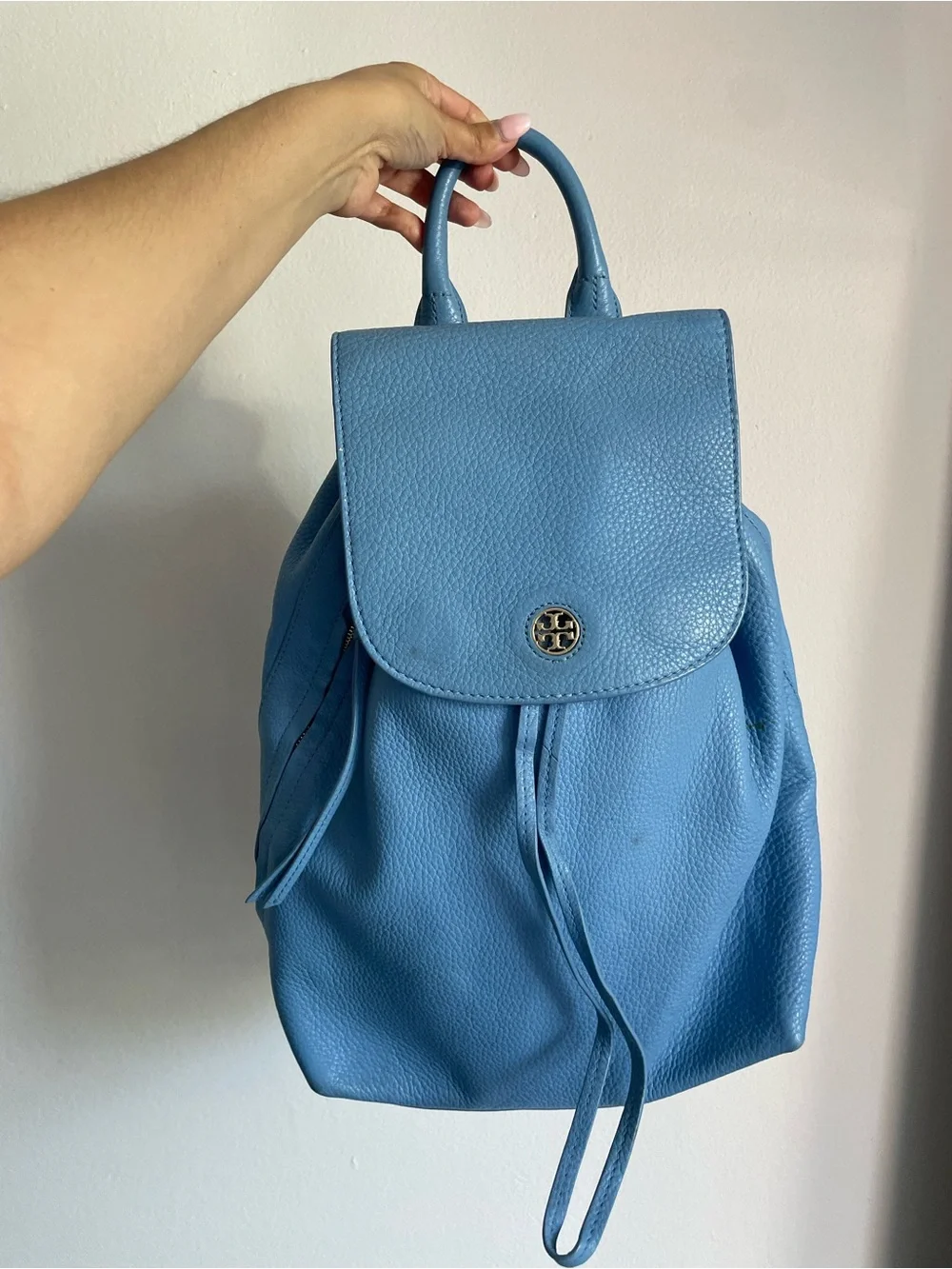 blue leather drawstring backpack Sloan Mini - Slim Design, Built-In Sleeve Fits 11" iPad - Navy The backpack can be worn by its two adjustable shoulder straps or by the top handle Drawstring Leather Backpack Navy Blue